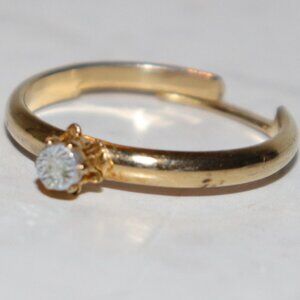 💛 Vintage Gold-Tone Faux Diamond Ring · Adjustable Size 5.5–7 💛